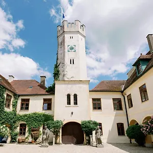 https://schlossgut-tunzenberg.com-bavaria.com